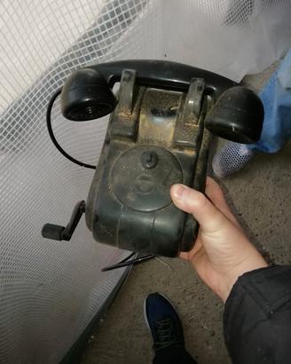 telefono in bachelite a manovella 
