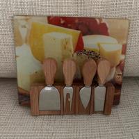 Tagliere completo di coltelli per formaggio