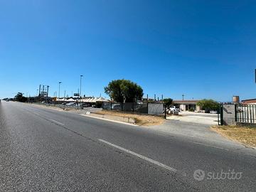 Capannone SS 554 con piazzale e doppio accesso