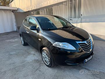 Lancia Ypsilon 1.2 69 CV 5 porte S&S Silver