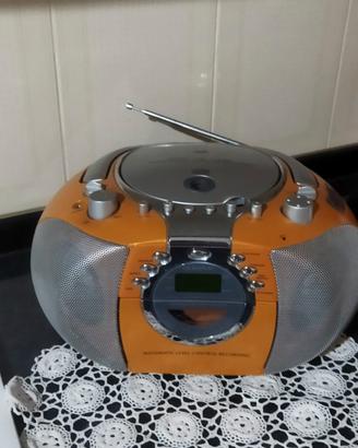 Radio con CD perfettamente funzionante 