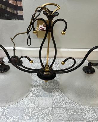 Lampadario in ferro battuto e vetro