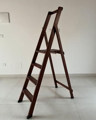 Scala pieghevole in legno , nuova mai utilizzata