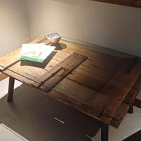 tavolino rustico artigianale con cristallo 