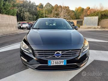 Volvo V60 D2 1.6 Kinetic Navi monumentum