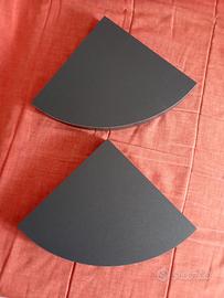 due angoliere grigio scuro 