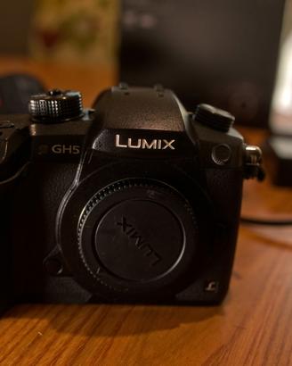 Panasonic Lumix GH5 + 25mm F1.7 + filtro ND