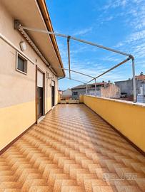 Indipendente su tre livelli con cortile e box