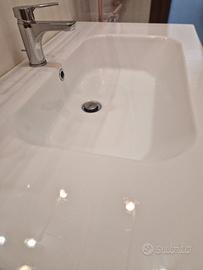 lavabo da bagno con mobile