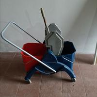 Carrello per pulizie