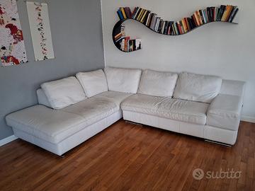Divano in pelle bianco