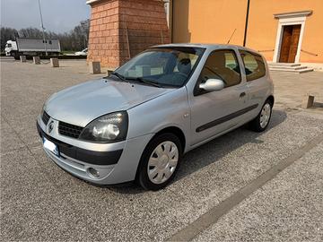 Renault Clio 1.2 benzina neopatentati