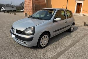Renault Clio 1.2 benzina neopatentati