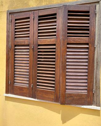 Finetre in legno con vetro camera e guarnizione