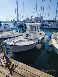 gozzo cabinato in vetroresina