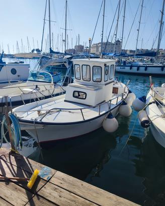 gozzo cabinato in vetroresina