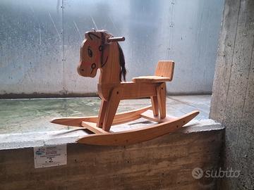 cavallo a dondolo