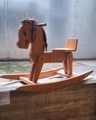 cavallo a dondolo