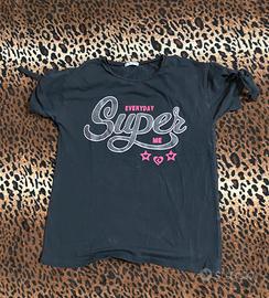 💖 T-Shirt Nera Stampa "Super Me"