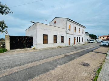 Edificio indipendente su due livelli Chilivani