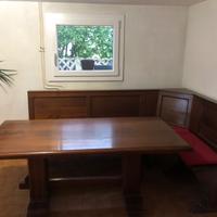 Tavolo in legno e cassa panca
