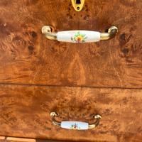 Armadi impiallacciati in noce