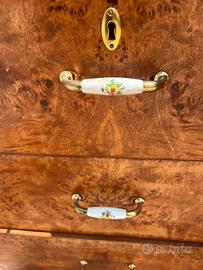 Armadi impiallacciati in noce