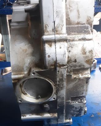 Coppia carter SUZUKI GZ 250 MARAUDER 99/07 COMPATI