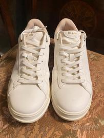 Snakers donna