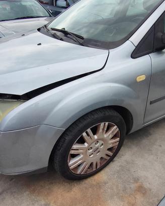 FORD FOCUS SW 2006 PARAFANGO ANTERIORE SX/DX