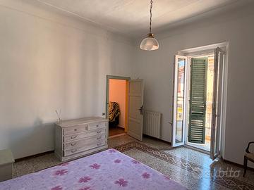 Piombino Bilocale con servizi in centro 4+4