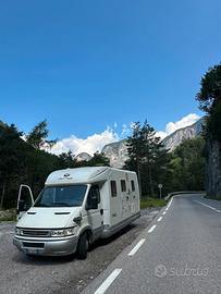 Camper Semintegrale Giotti line su Iveco