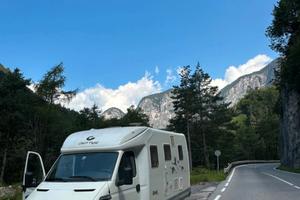 Camper Semintegrale Giotti line su Iveco