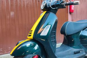 Vespa 300 GTS racing super sixty