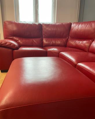 Divano e pouf rosso in pelle