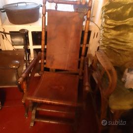 Sedia a dondolo in pelle e legno
