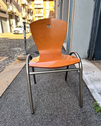 Sedie in legno e metallo