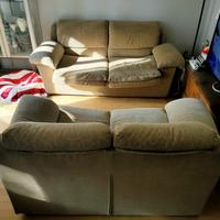 2 divani usati in buone condizioni