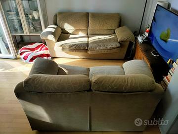 2 divani usati in buone condizioni