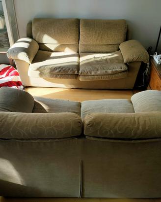 2 divani usati in buone condizioni