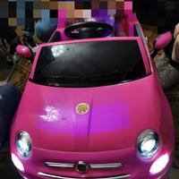 Fiat 500 rosa, giocattolo per bambina