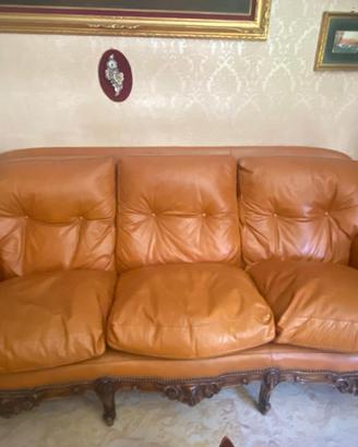 divano tre posti con due poltrone