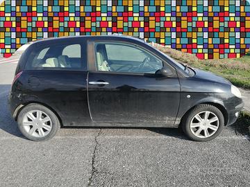 Lancia Ypsilon nera