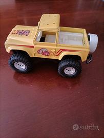 Land Rover station wagon 