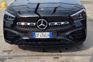 MERCEDES GLA 200D AMG LINE