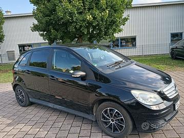 Mercedes B150 a benzina, cambio automatico