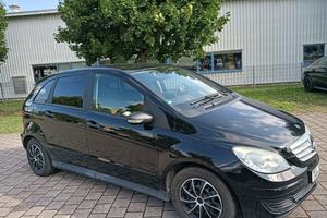 Mercedes B150 a benzina, cambio automatico