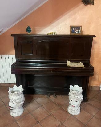 Pianoforte verticale in legno – Stile classico