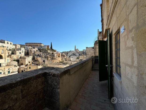 3 LOCALI A MATERA