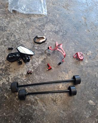 Accessori per Bmw F 900 R e per Aprilia Tuono V4